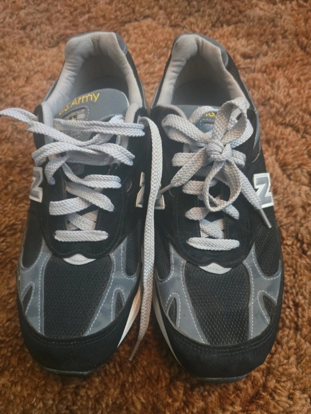 New Balance Men's Black and Gray Athletic Sneakers
